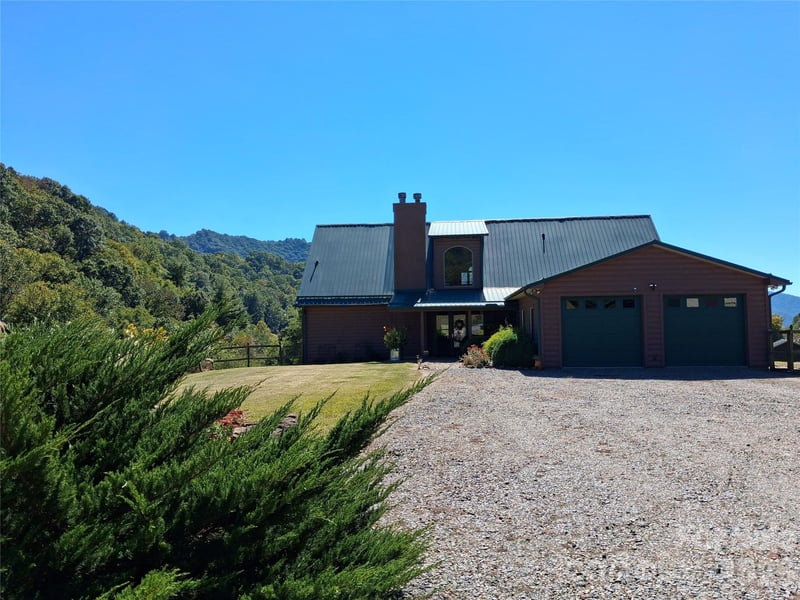 101 Trinity Dr, Clyde, NC 28721