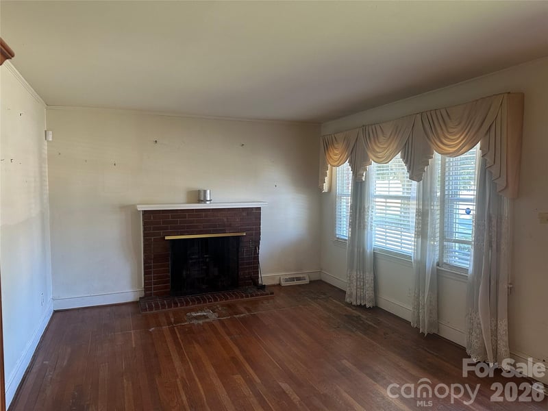 1435 Dean St, Charlotte, NC 28216