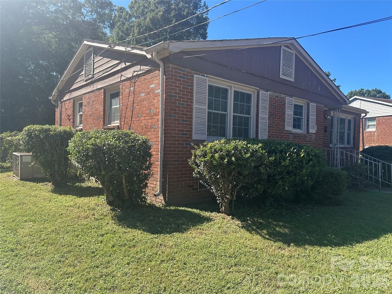 1435 Dean St, Charlotte, NC 28216