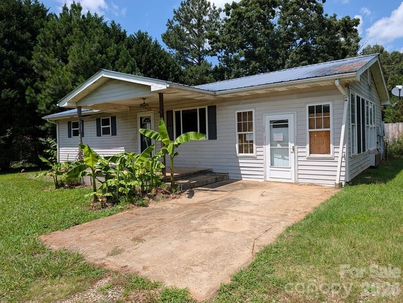 1859 Rollins Dr, Catawba, NC 28609