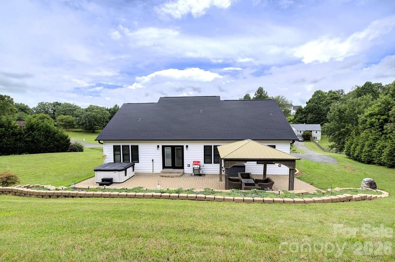 60 Golden Ln, Leicester, NC 28748