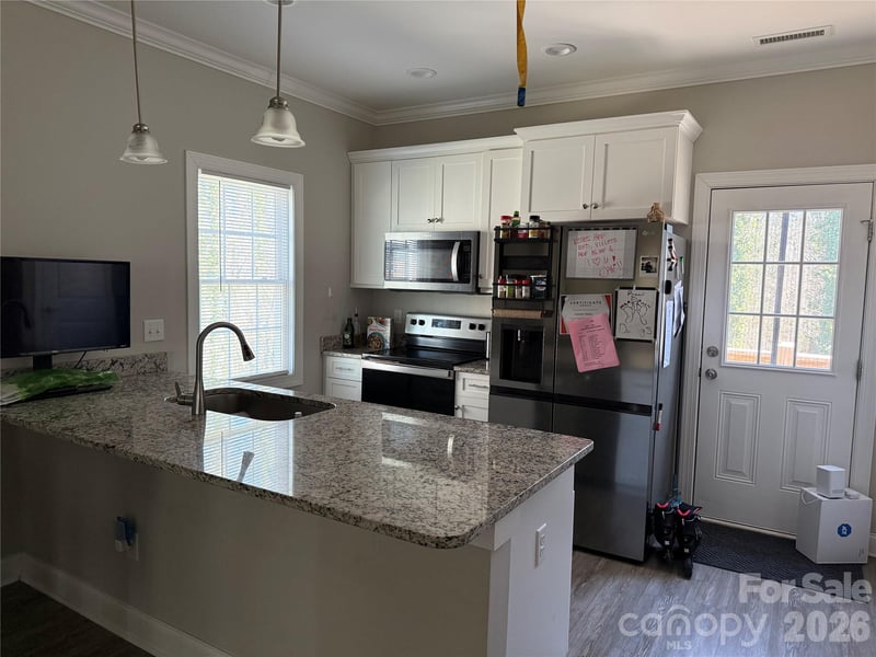 1084 20th St NE, Hickory, NC 28601