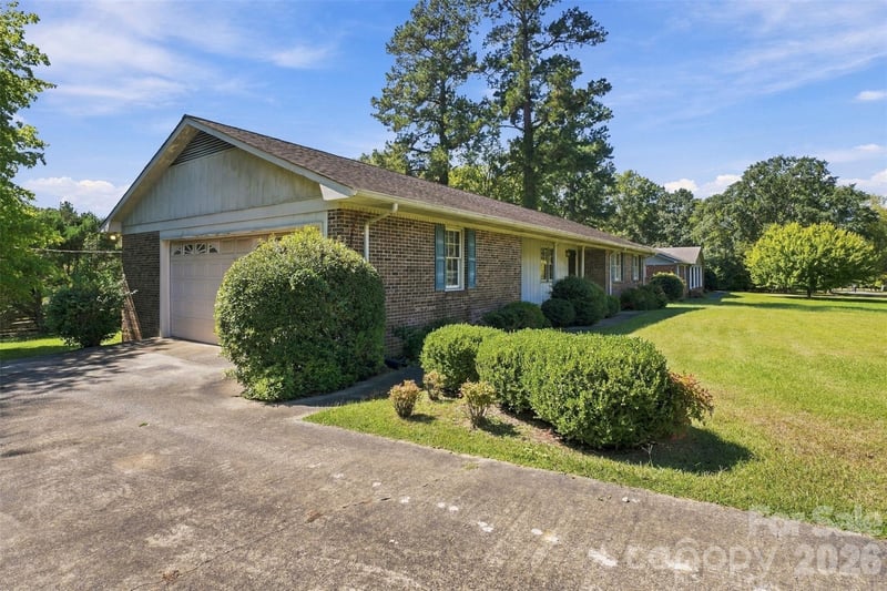 1213 Hawthorne Rd, Lancaster, SC 29720