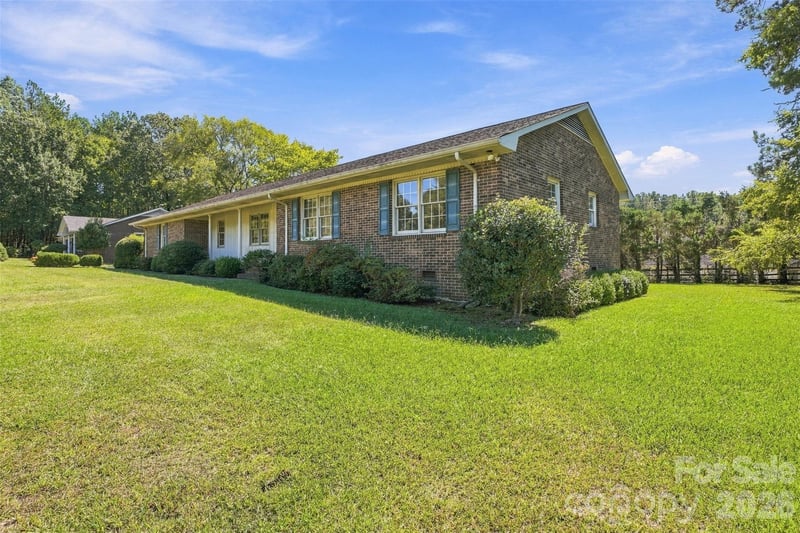 1213 Hawthorne Rd, Lancaster, SC 29720