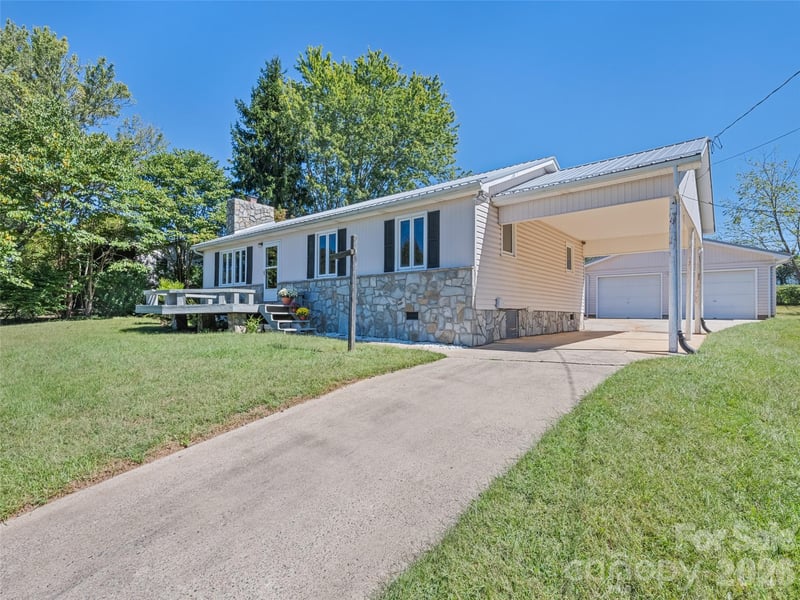 158 Candlelight Cir, Clyde, NC 28721