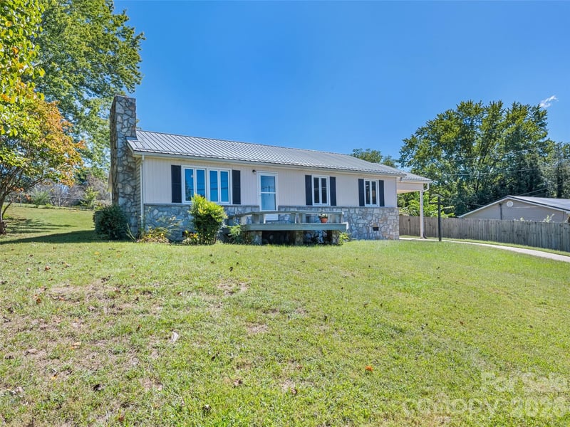 158 Candlelight Cir, Clyde, NC 28721