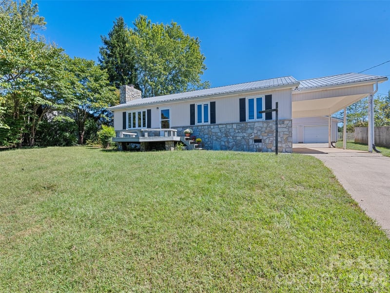 158 Candlelight Cir, Clyde, NC 28721