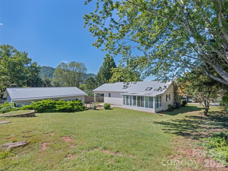 158 Candlelight Cir, Clyde, NC 28721