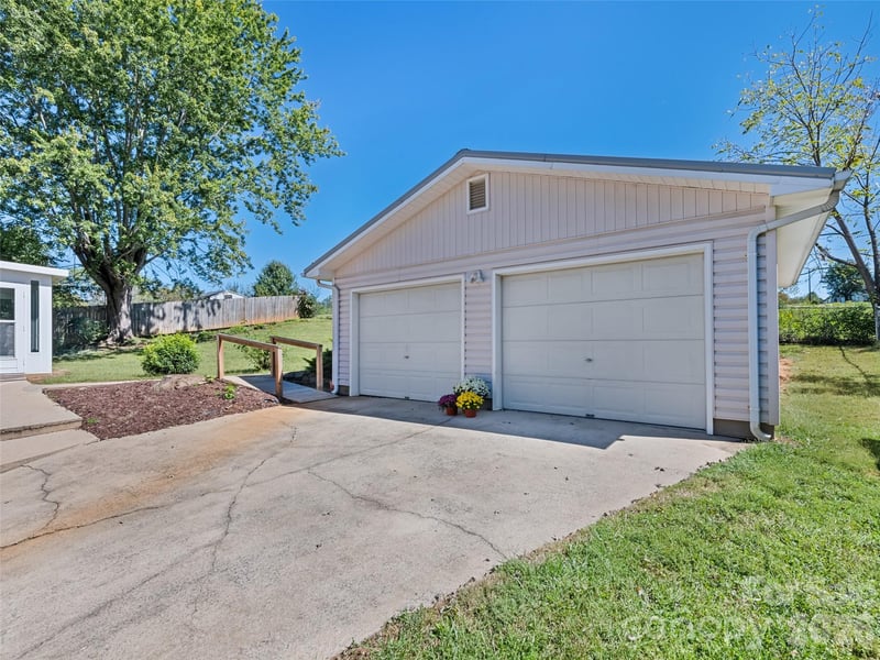 158 Candlelight Cir, Clyde, NC 28721