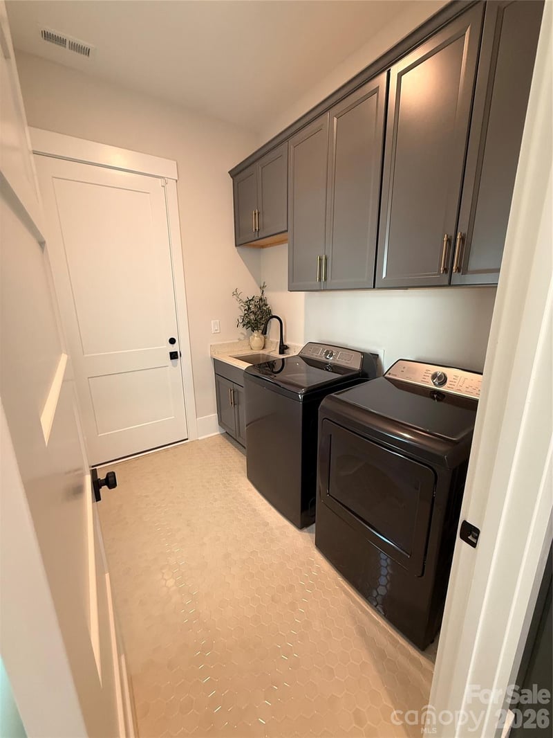 7455 Paddle Ln #057, Sherrills Ford, NC 28673