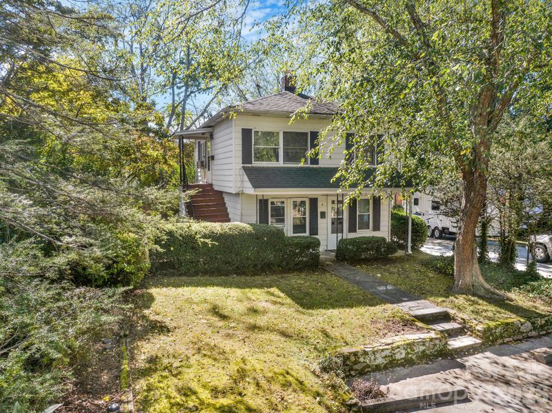 8 Maple Crescent St, Asheville, NC 28806