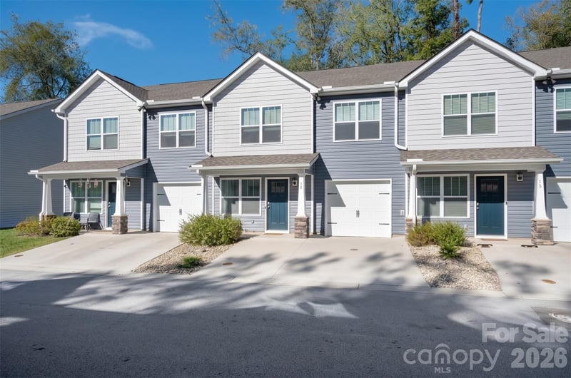 15 Virginia Commons Dr, Arden, NC 28704
