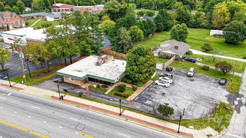 3484 Hendersonville Rd, Fletcher, NC 28732