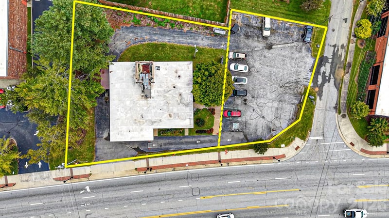 3484 Hendersonville Rd, Fletcher, NC 28732