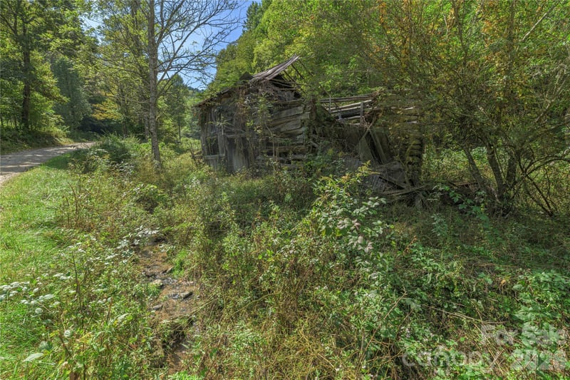 10281 White Oak Rd, Waynesville, NC 28785