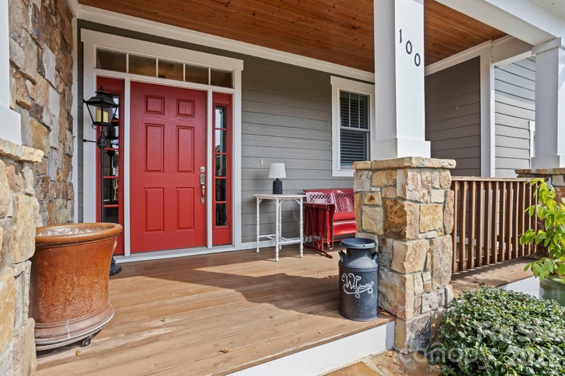 100 Barnrock Dr, Mills River, NC 28759