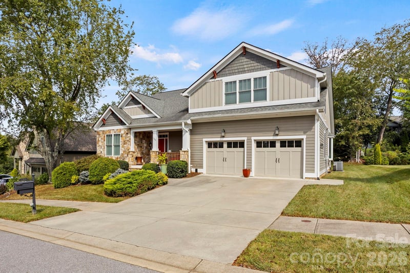 100 Barnrock Dr, Mills River, NC 28759