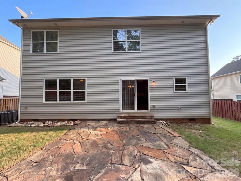 330 Windy Pine Dr, Lake Wylie, SC 29710