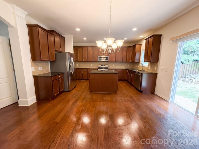 330 Windy Pine Dr, Lake Wylie, SC 29710