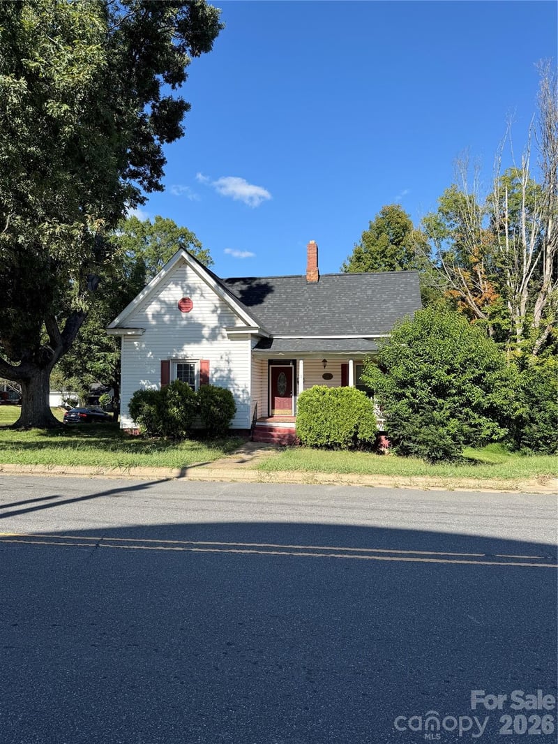 261 W Iredell Ave, Mooresville, NC 28115