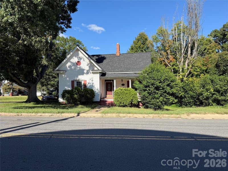 261 W Iredell Ave, Mooresville, NC 28115