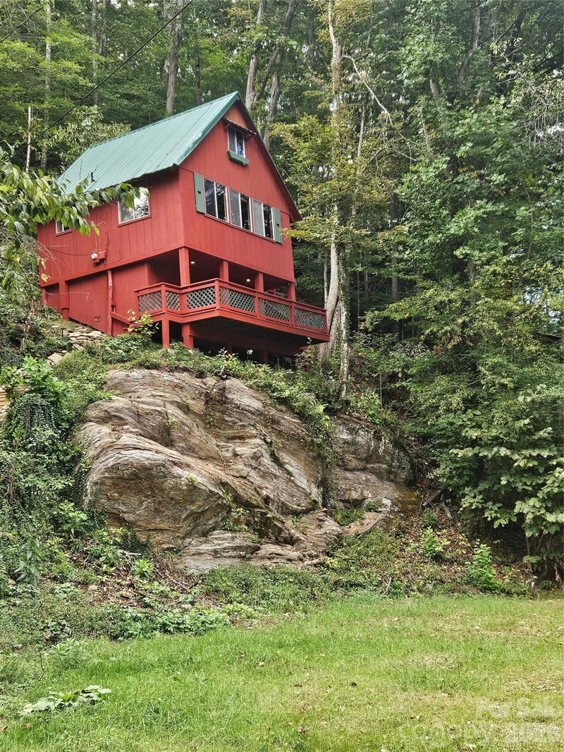 42 Mountain Farm Rd, Burnsville, NC 28714