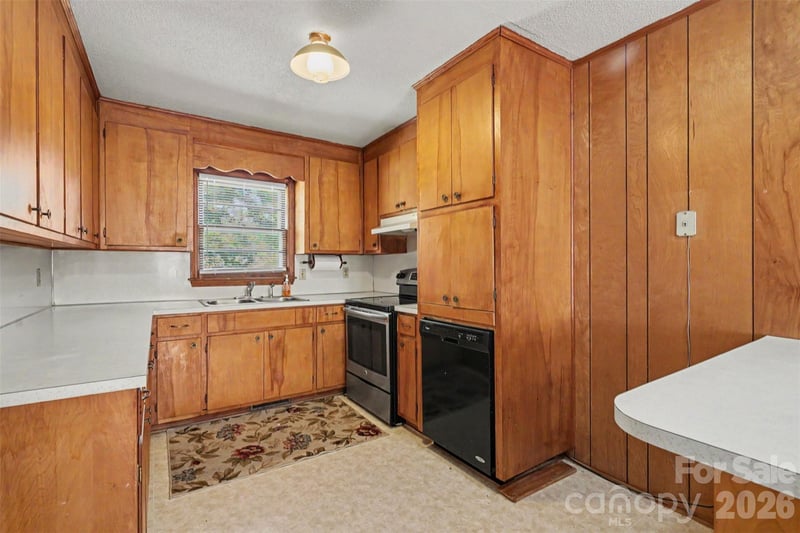 1204 Vickie Ln, Matthews, NC 28104