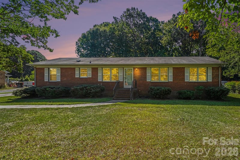 1204 Vickie Ln, Matthews, NC 28104