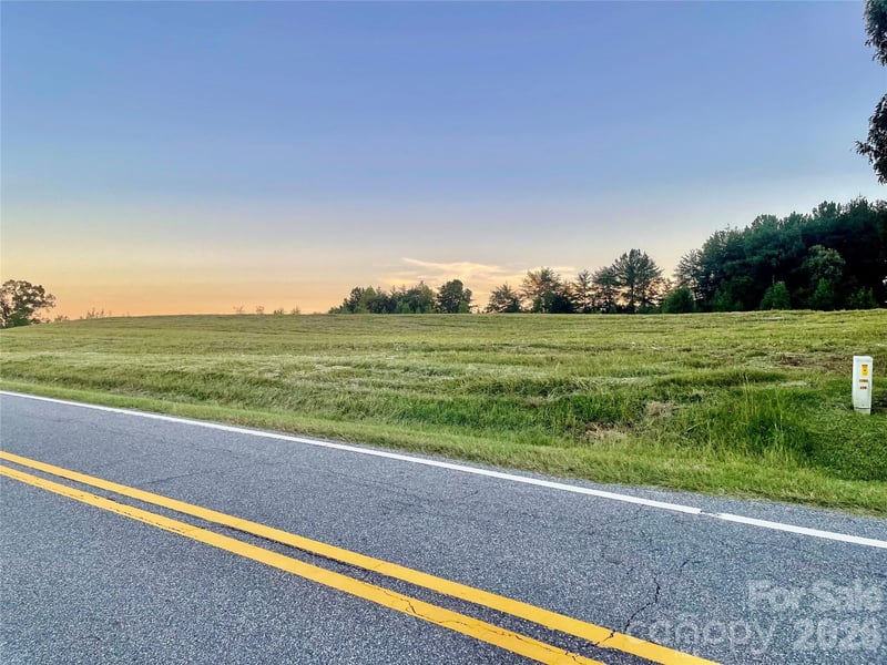 000 Pea Ridge Rd, Mill Spring, NC 28756