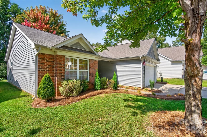 5327 Fernhill Dr, Charlotte, NC 28217