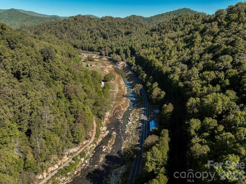 10730 Us 19w Hw, Burnsville, NC 28714