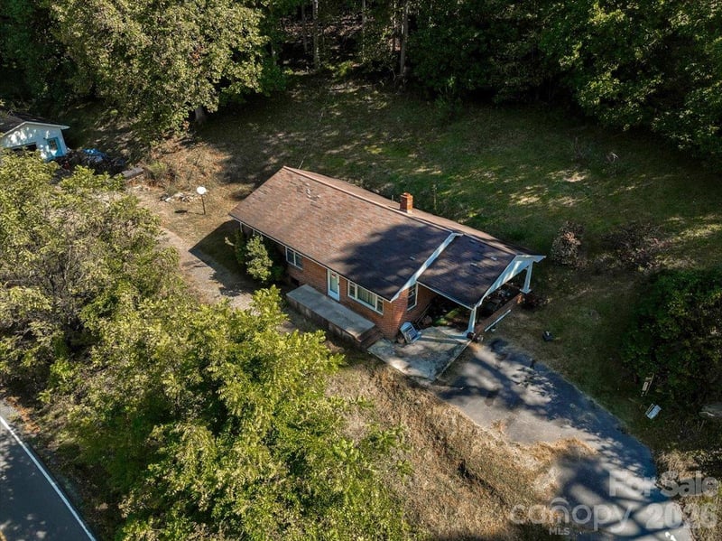 10730 Us 19w Hw, Burnsville, NC 28714