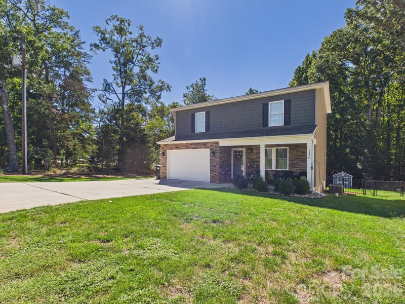 1358 26th Ave NE, Hickory, NC 28601