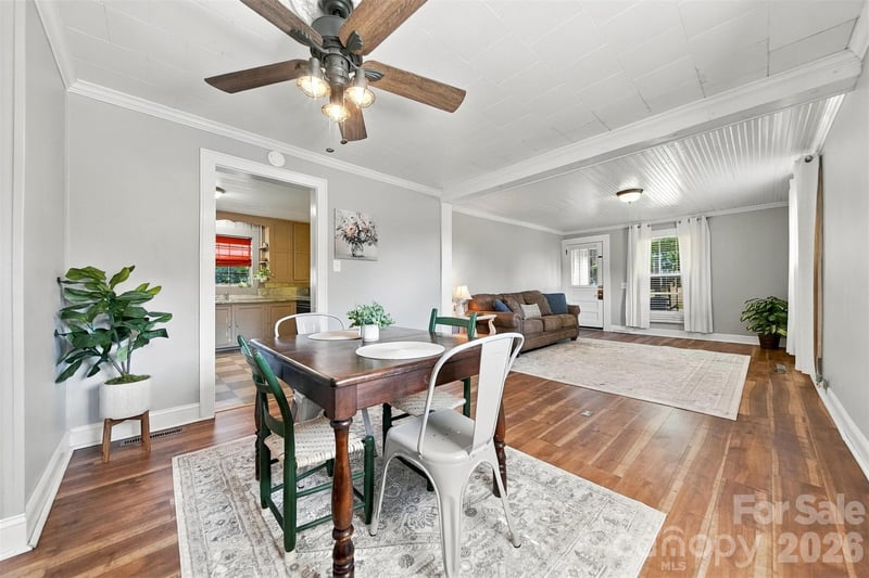 4021 Sulphur Springs Rd NE, Hickory, NC 28601