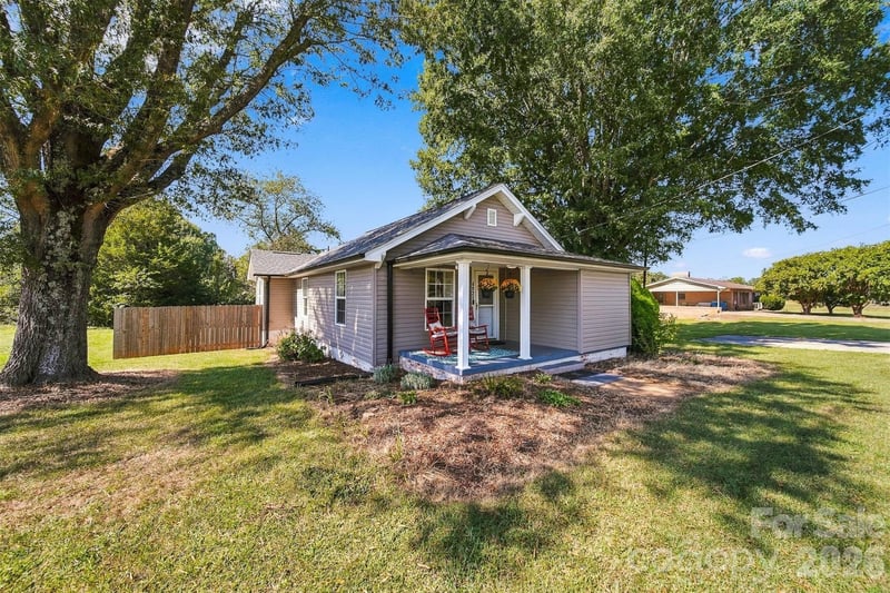 4021 Sulphur Springs Rd NE, Hickory, NC 28601