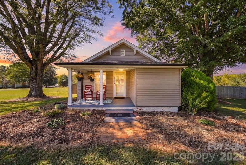 4021 Sulphur Springs Rd NE, Hickory, NC 28601