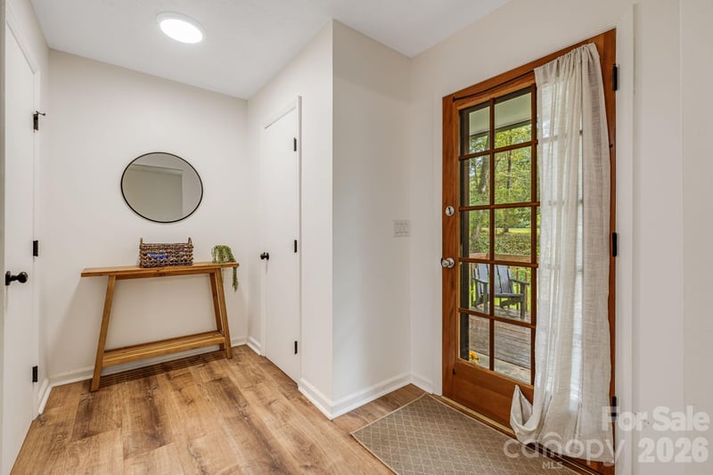 3238 Debbie Dr, Hendersonville, NC 28791