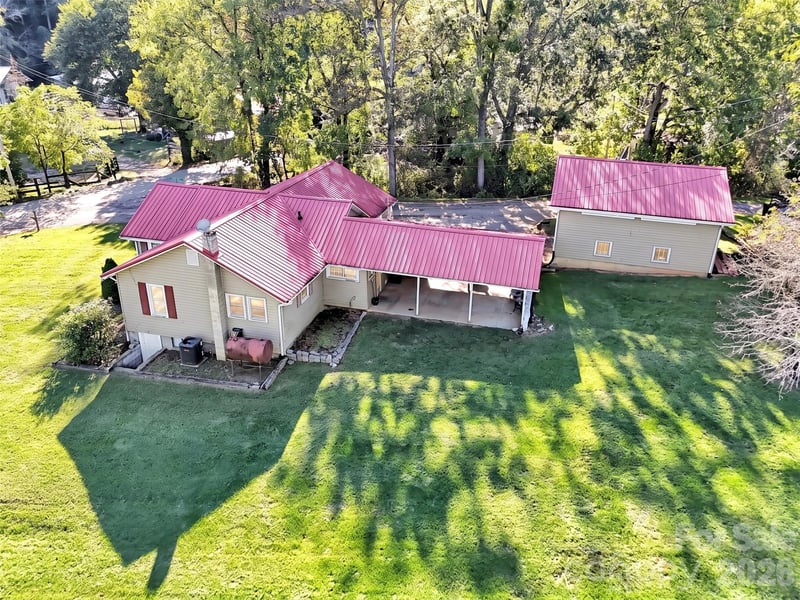 408 Sunny Dr, Waynesville, NC 28786