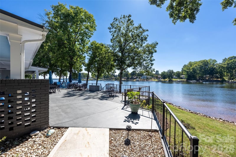 8056 Westcape Dr, Denver, NC 28037
