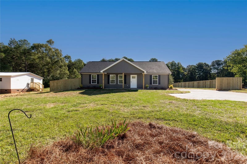 1692 Molly Cir, York, SC 29745