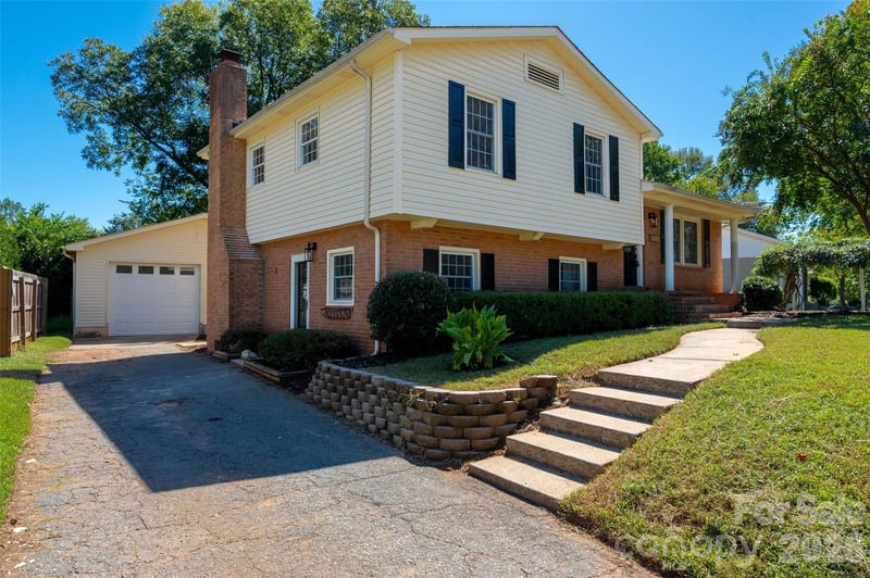 6929 Thorncliff Dr, Charlotte, NC 28210
