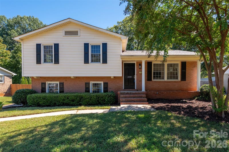 6929 Thorncliff Dr, Charlotte, NC 28210