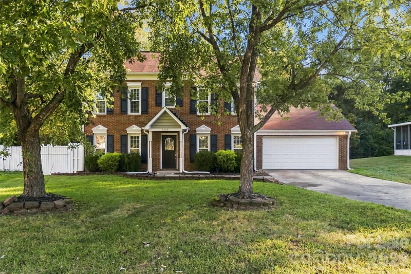 4209 Hounds Run Dr, Matthews, NC 28105