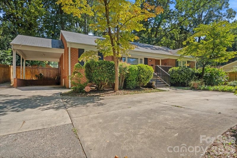 1720 Flynwood Dr, Charlotte, NC 28205