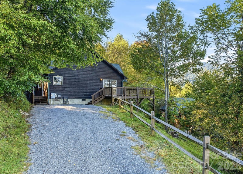 144 Appalachian Trl, Maggie Valley, NC 28751
