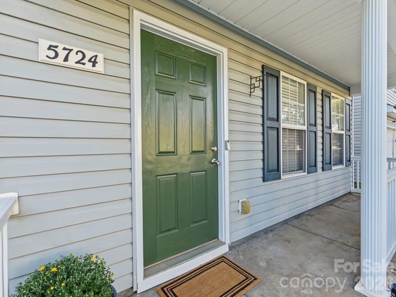 5724 Henderson Oaks Dr, Charlotte, NC 28269