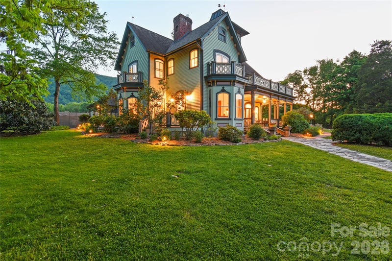 204 Lawson St, Hot Springs, NC 28743