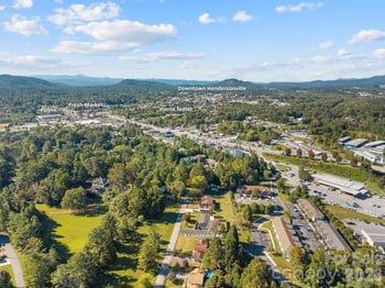 87 Underhill Rd, Hendersonville, NC 28792