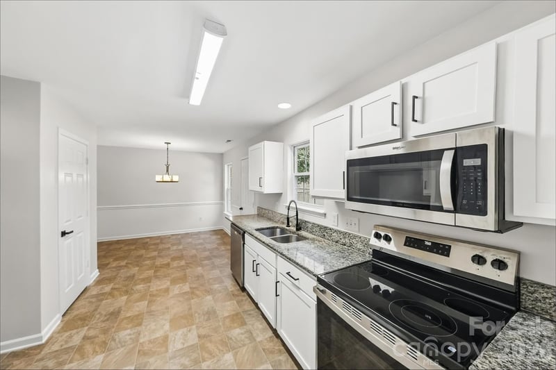 3139 Reid Brook Ln, Charlotte, NC 28208