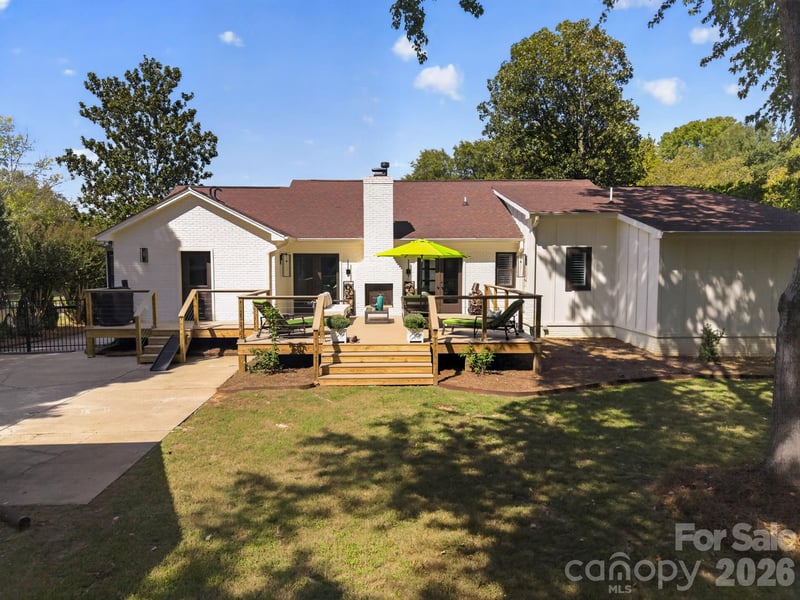 2021 Lynbridge Dr, Charlotte, NC 28270